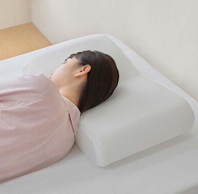 寝返りを受け止めるまくら